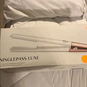 Brand new 1” styling iron